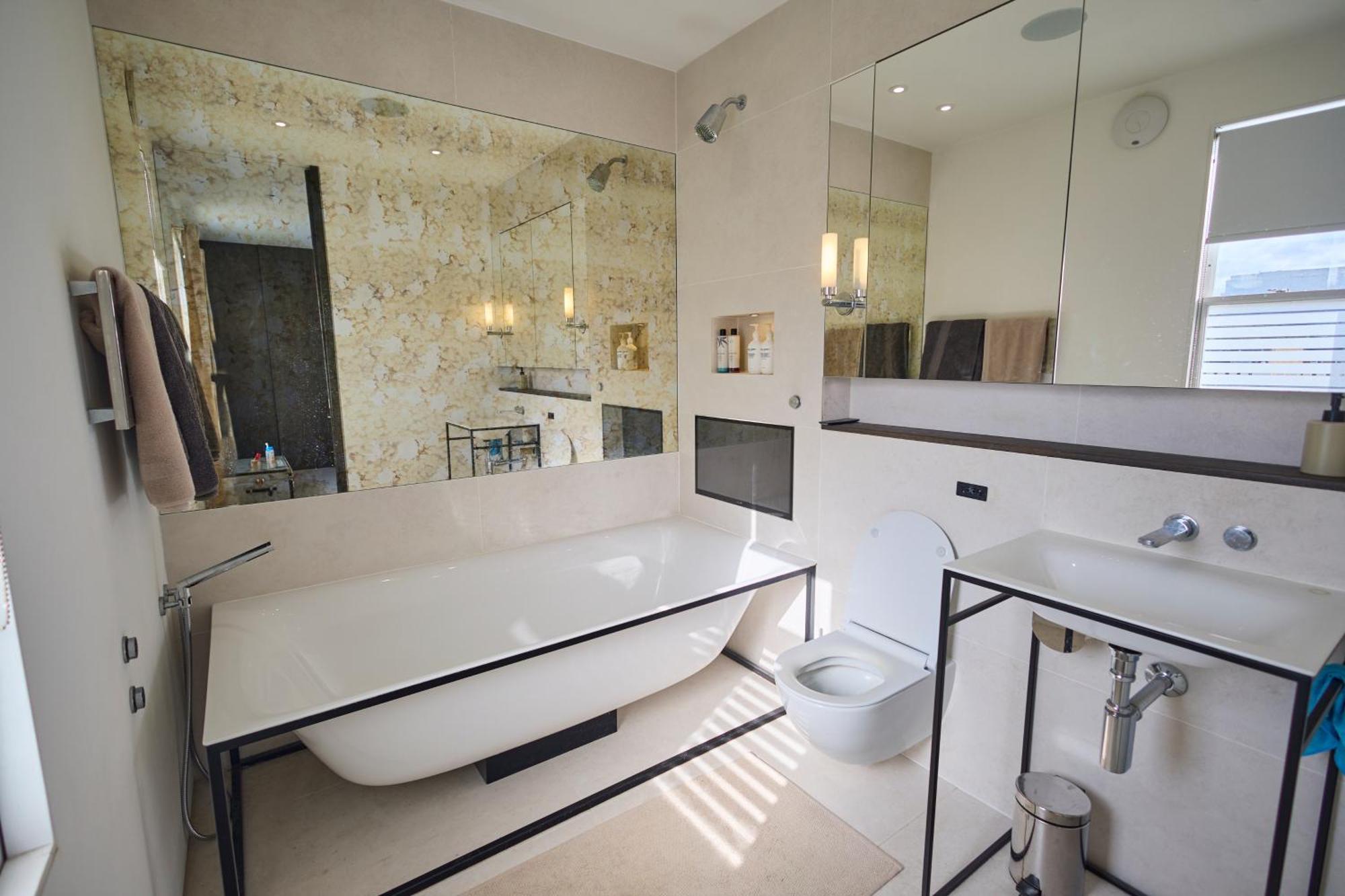 Appartement Modern Penthouse With Balcony & Views Londen