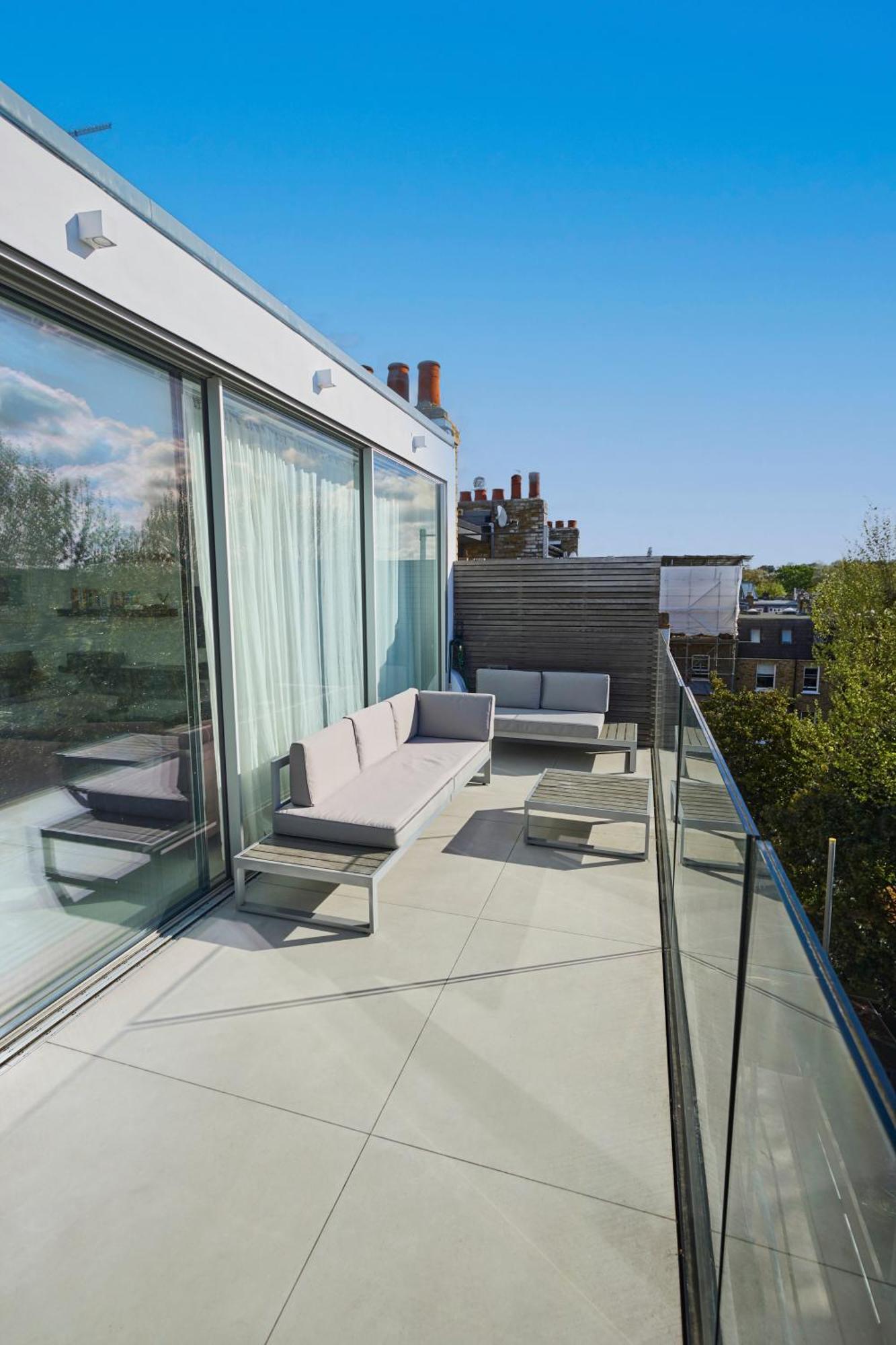 Appartement Modern Penthouse With Balcony & Views *